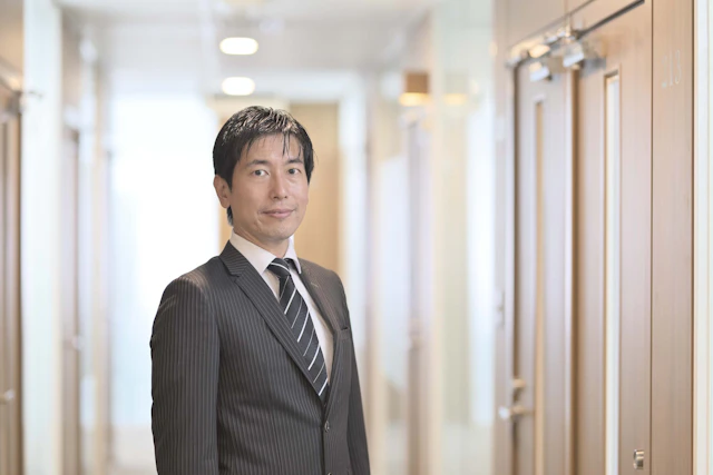 万野 裕人