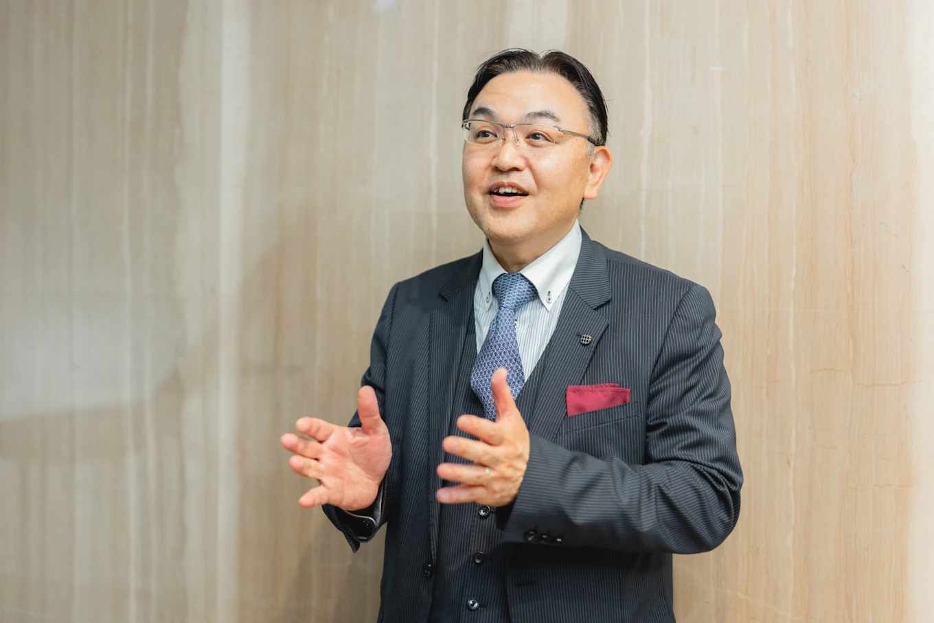 新開 智之さん