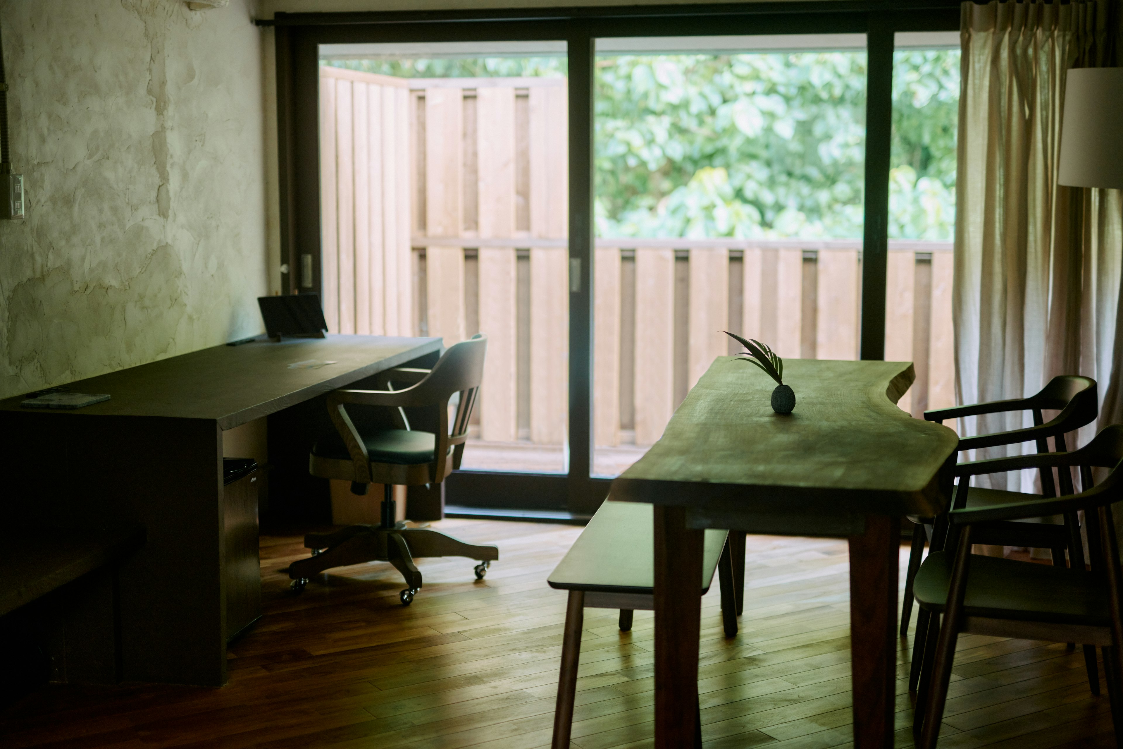 2名でのゆったりとした贅沢な島生活を意識したレイアウトの母屋。