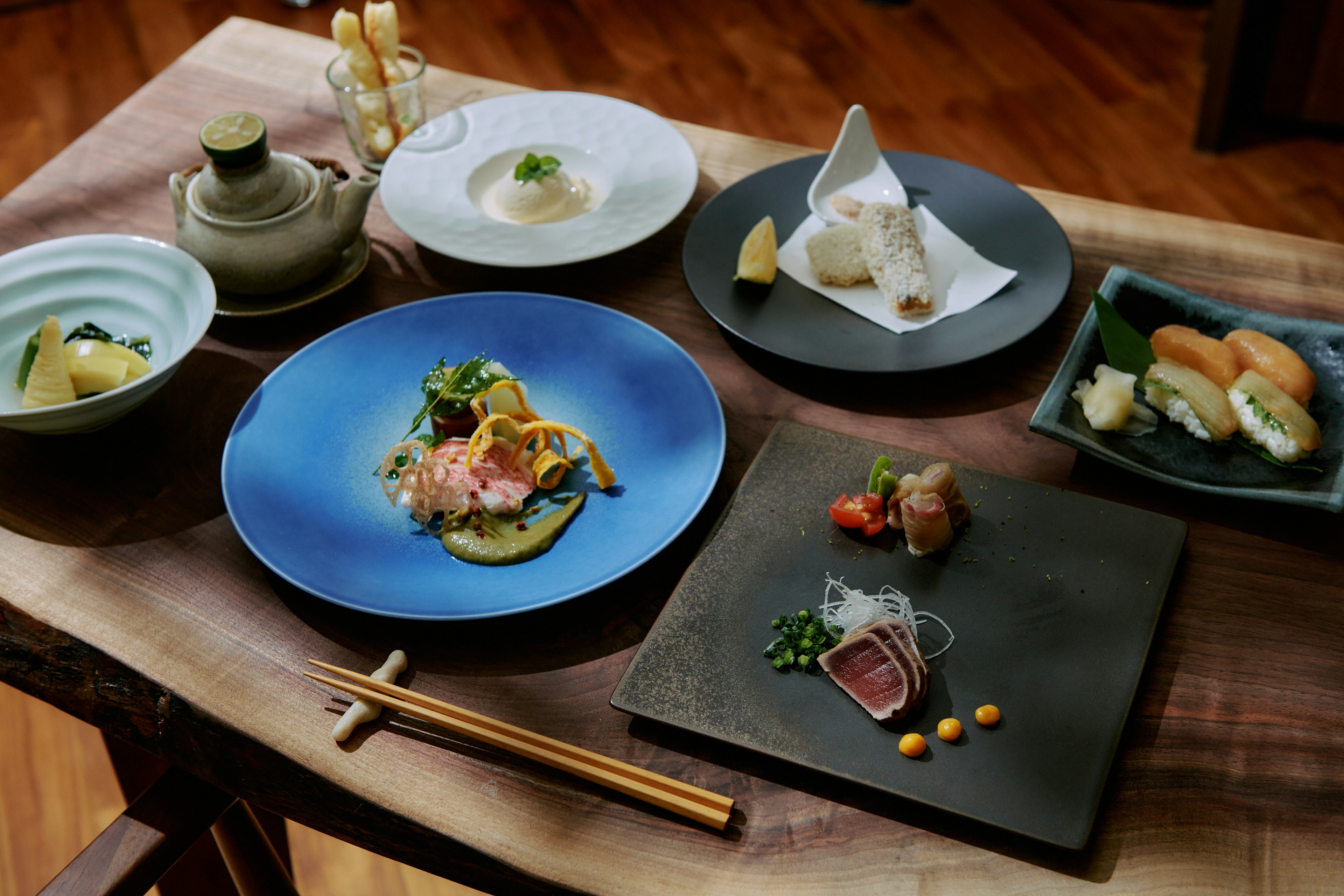 オーナーのこだわりが篭められた料理に、より高級感がでるようディレクションを加えた。