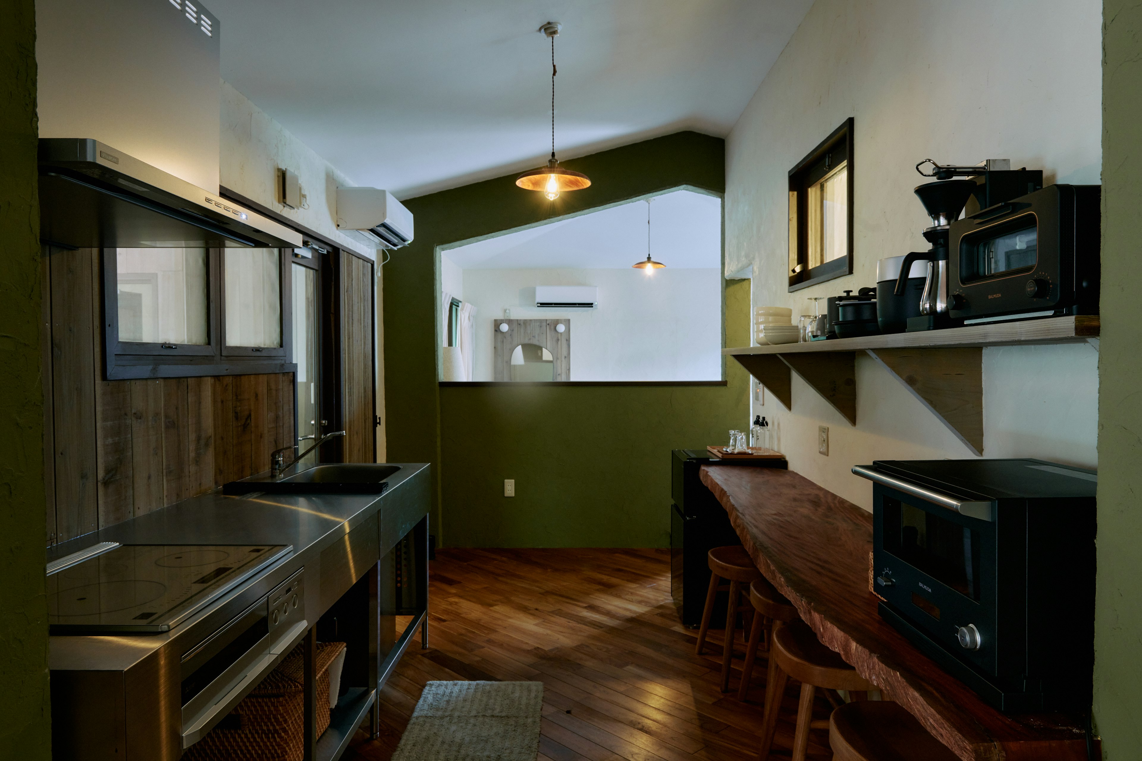 客室は、3部屋を1部屋にし、内と外が繋がる空間を意識することで、家電などによる生活感が目立たないよう設計。