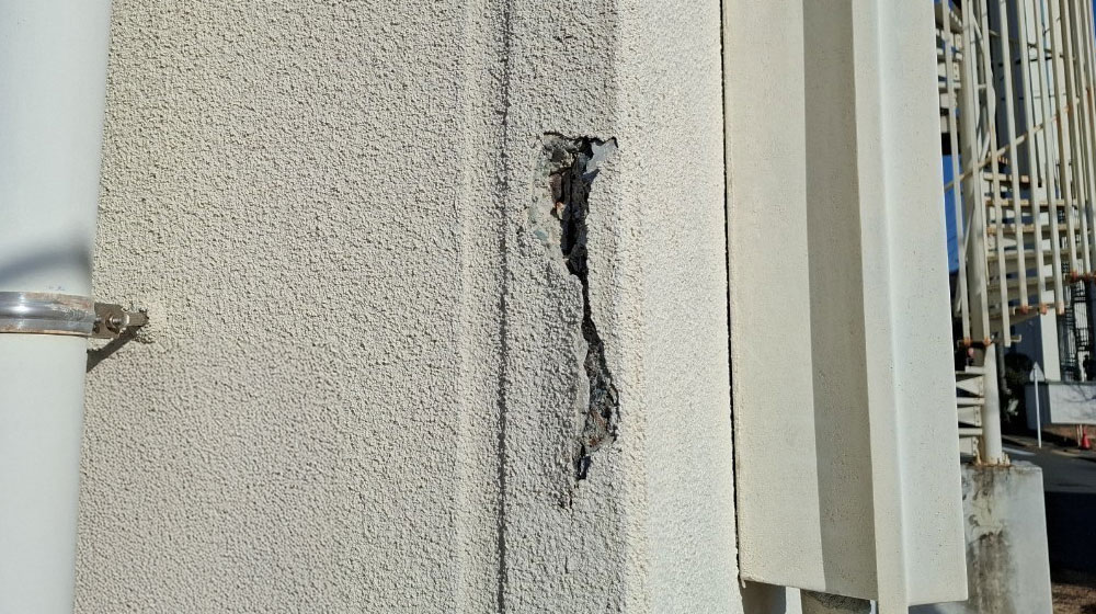 外壁欠損箇所補修 - Before