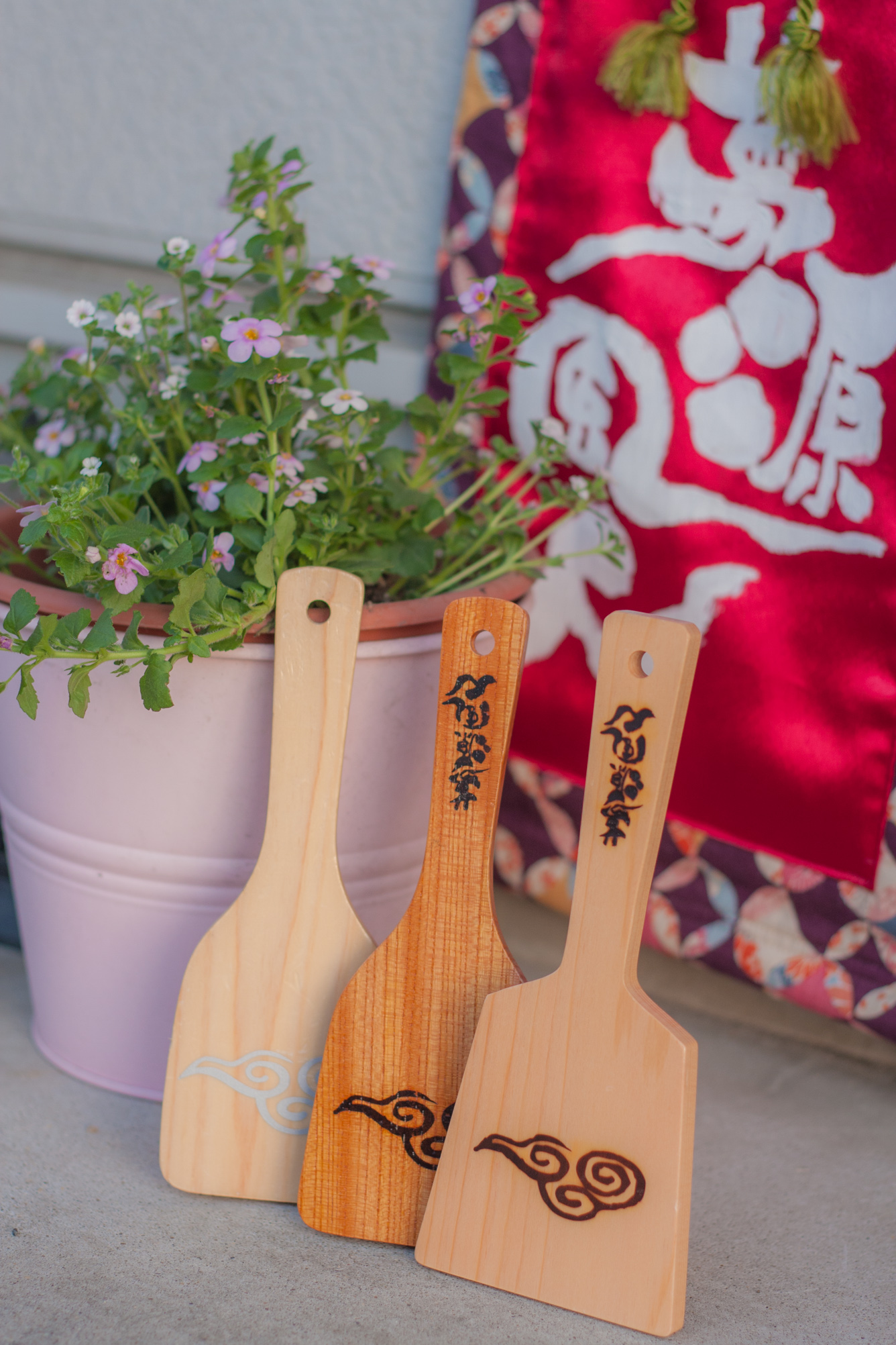 ぴとぅの鳴子三世代。踊りに合わせて鳴子も変わってきたんです。