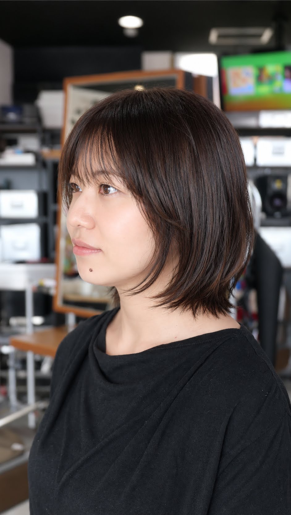 軽やかな大人のミディアムレイヤー