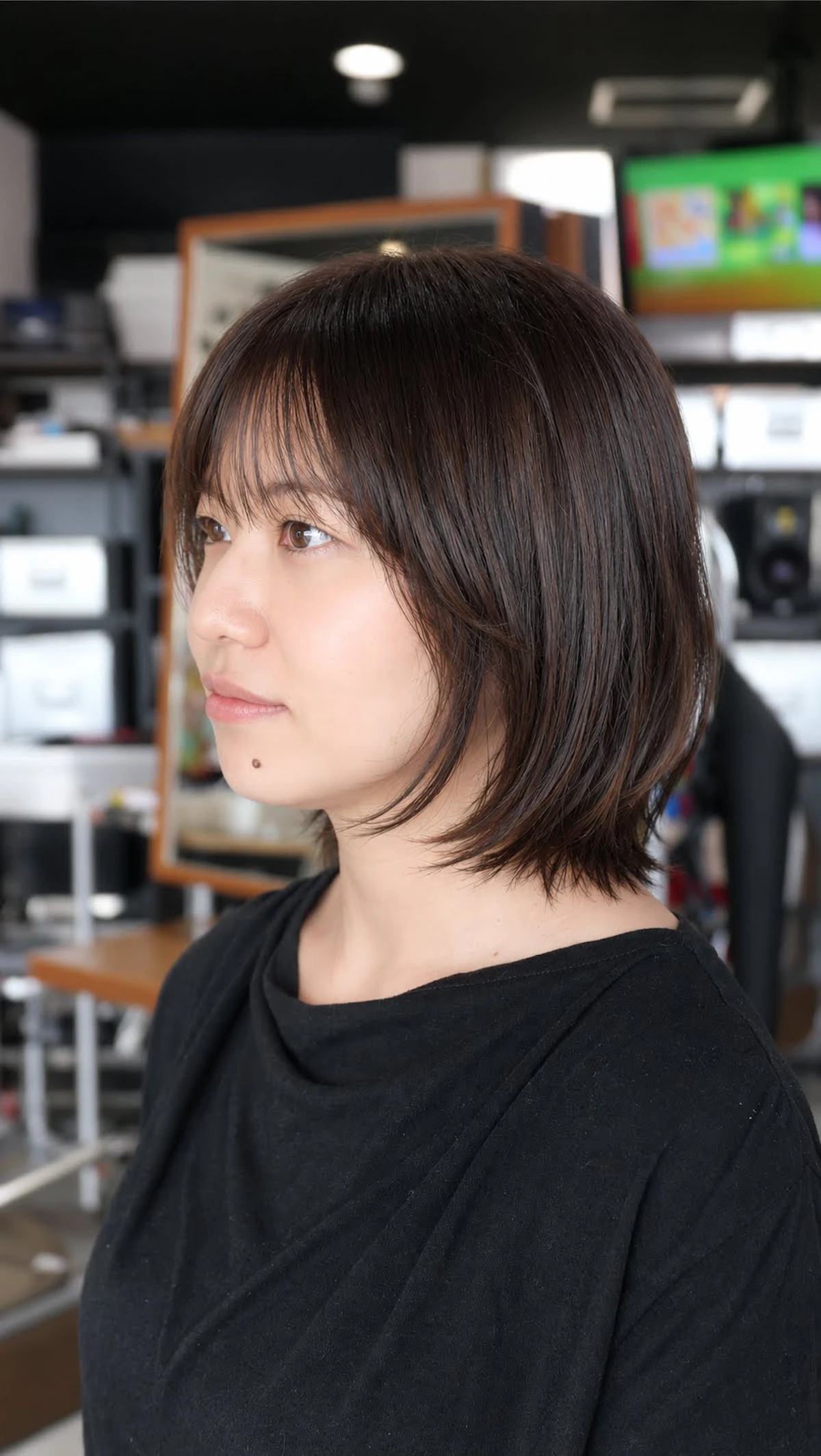 軽やかな大人のミディアムレイヤー