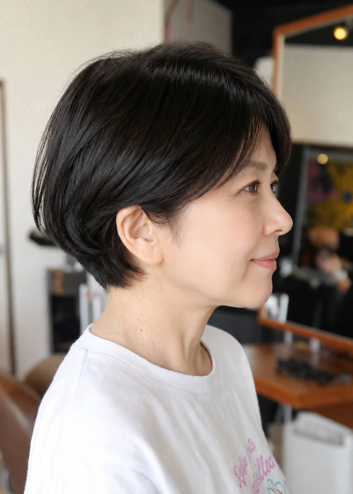 軽やかにまとまる大人のショートボブ