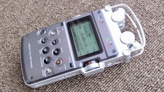録音するレコーダー