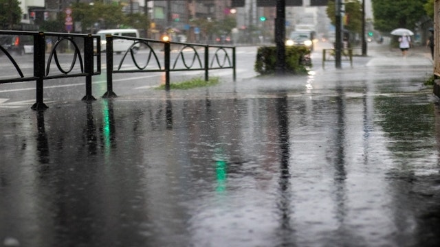 冷たい雨