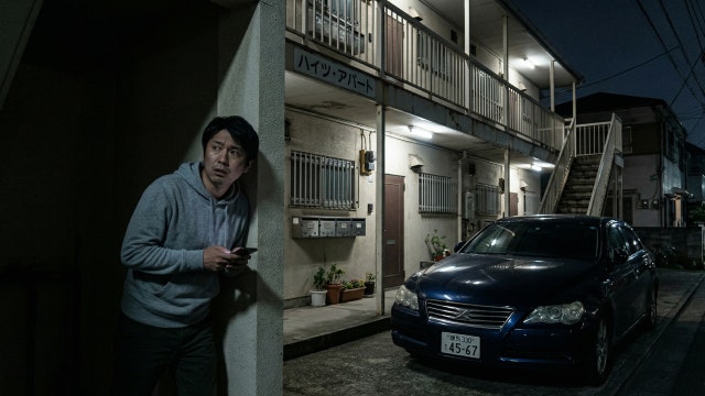 不審車と怪しい男性