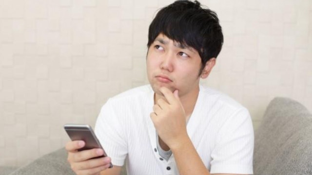 困っている男性