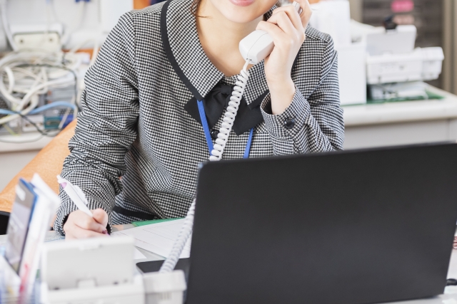 苦痛 仕事を辞めたいほど電話対応が苦手でストレス 苦手意識を克服するための対処法を解説 退職代行ナビ