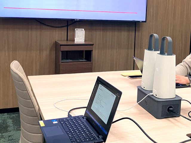 研修時にポータブルバッテリーを使ってパソコンの電源を確保