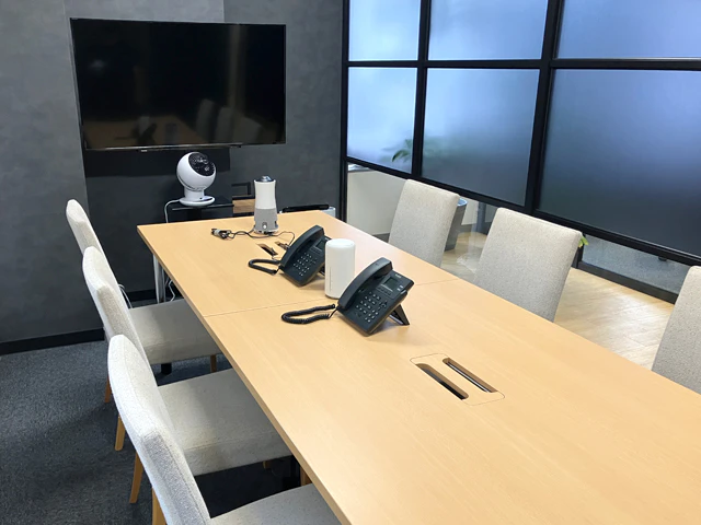 電話機のない会議室に電話機を設置