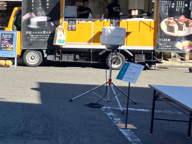 スタンド式の照明を配置