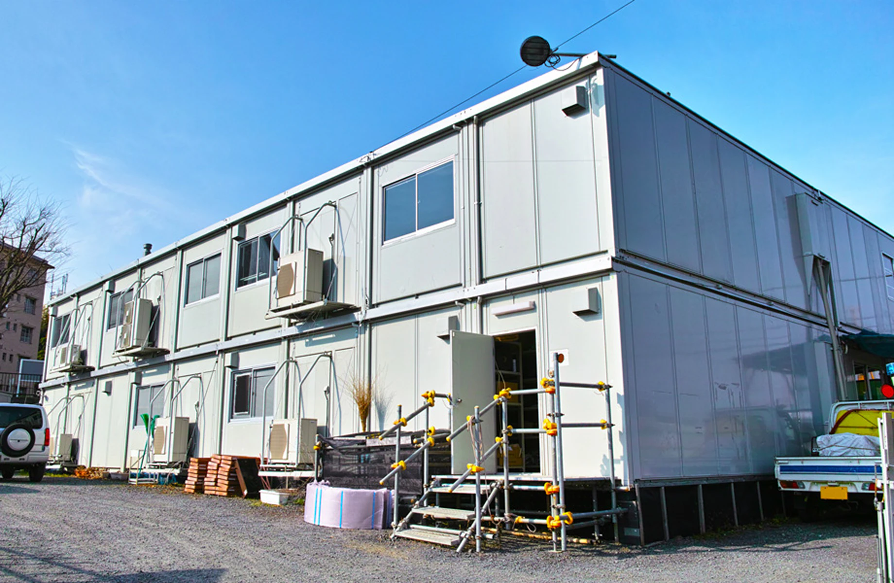 建設現場の仮設事務所写真