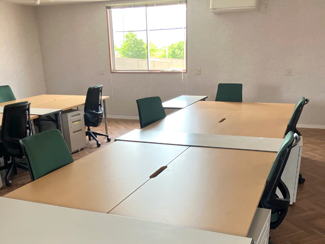 広い作業スペースを確保した配置