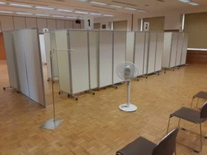 納入実績（会館に新型コロナウィルスのワクチン接種会場【会場備品一式のレンタル実績】）のサムネイル画像