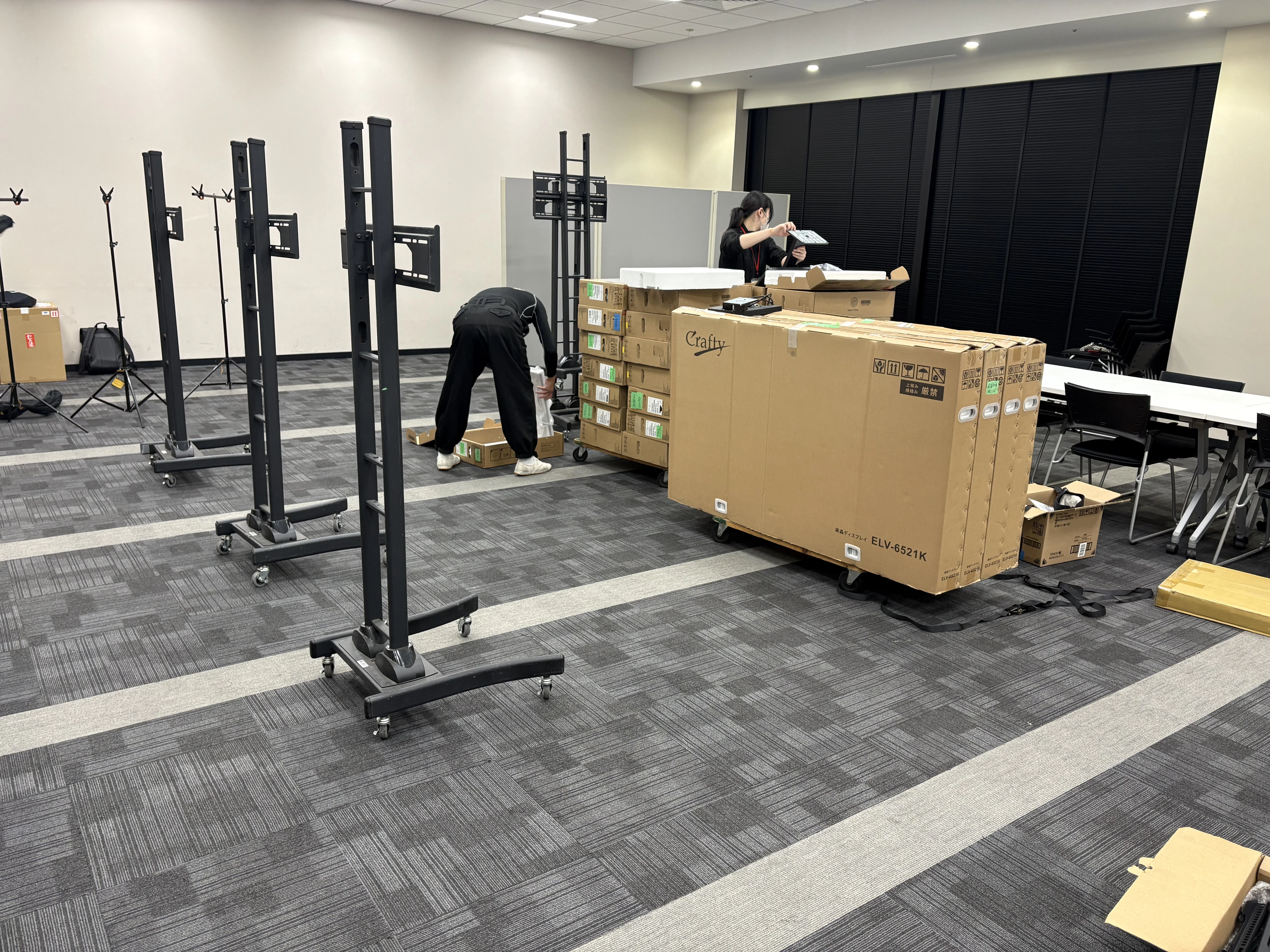 モニター・大型ディスプレイ設置の様子
