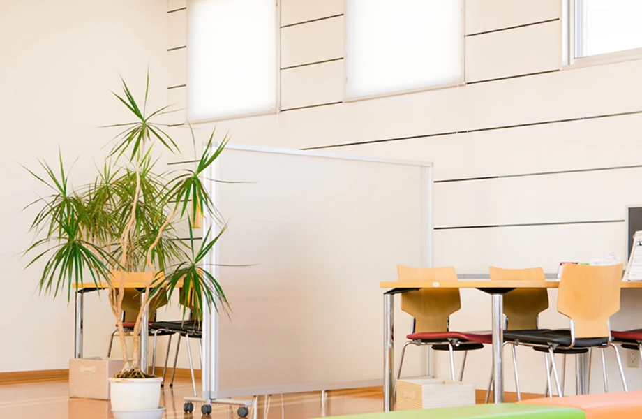 ローパーテーションを設置しているオフィス写真