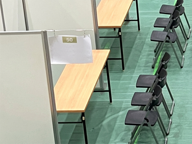 Eパネル用ポップハンガーの設置イメージ