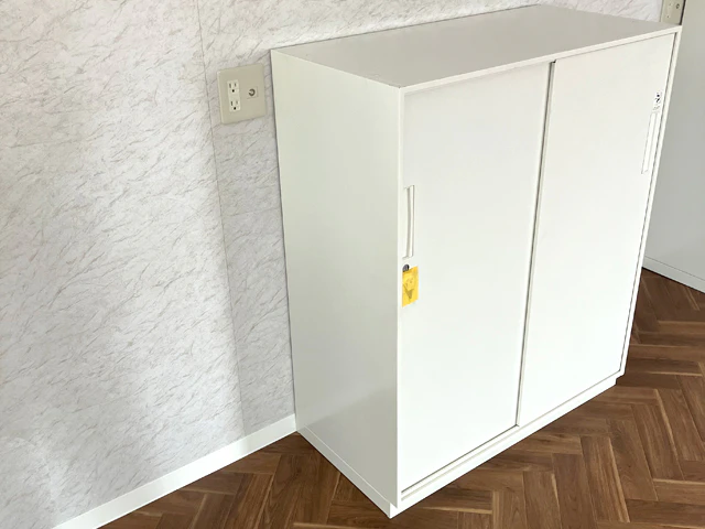 明るいホワイト色の書庫