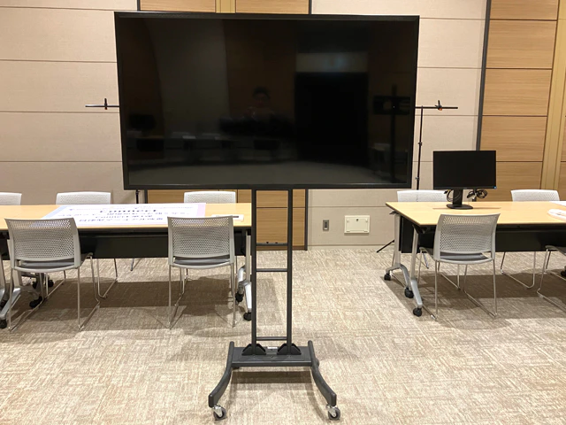 納入実績（新サービスの内覧会で使用する映像機器の設置【ディスプレイのレンタル実績】）のサムネイル画像