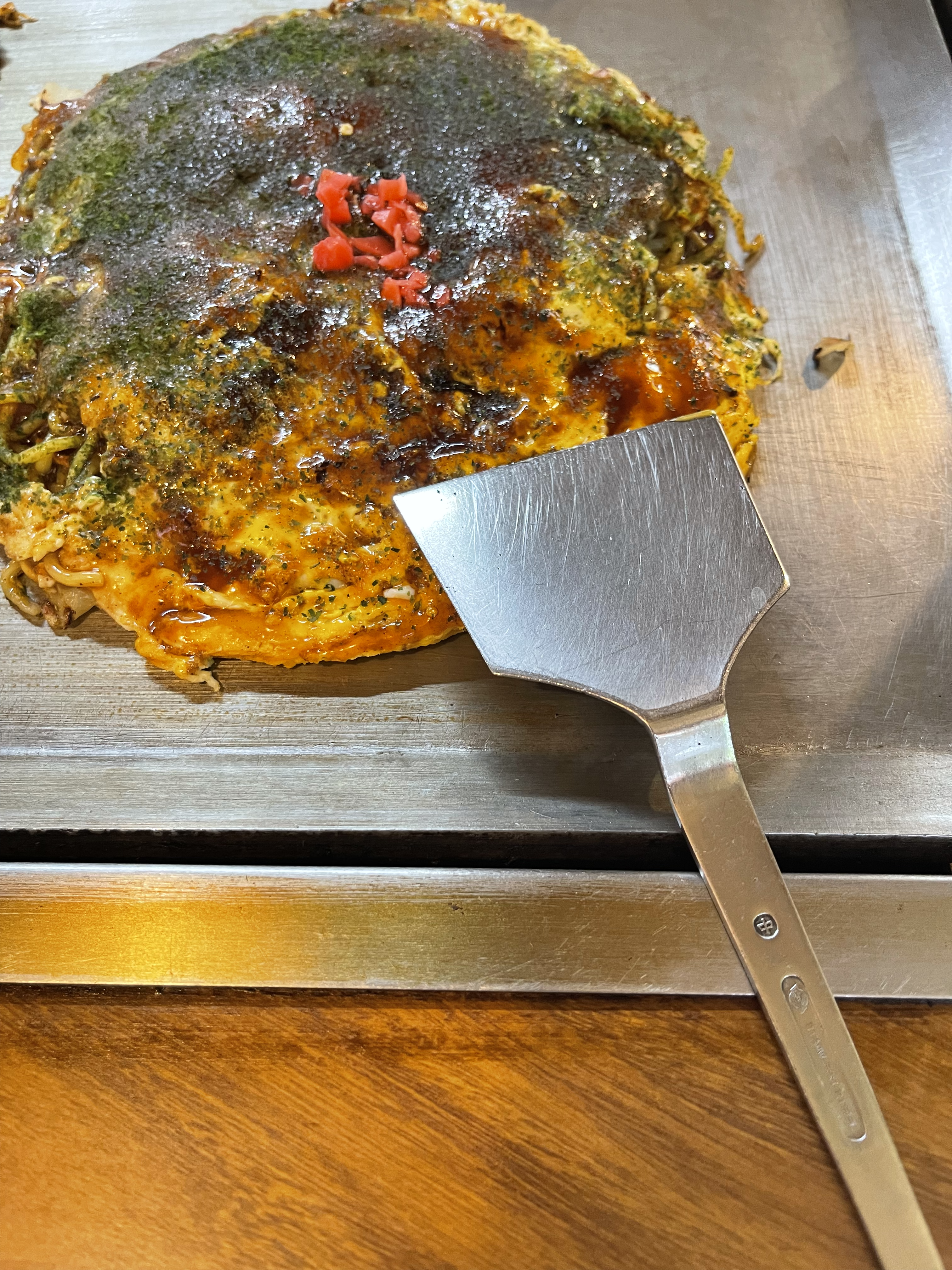 鉄板で作る、お好み焼き（広島風）