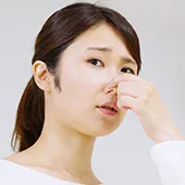 こんな時は業者に相談！エアコンからの異臭・水漏れ・効きが悪い原因と対処法