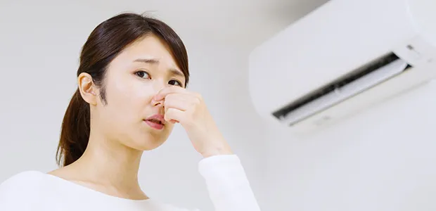 こんな時は業者に相談！エアコンからの異臭・水漏れ・効きが悪い原因と対処法