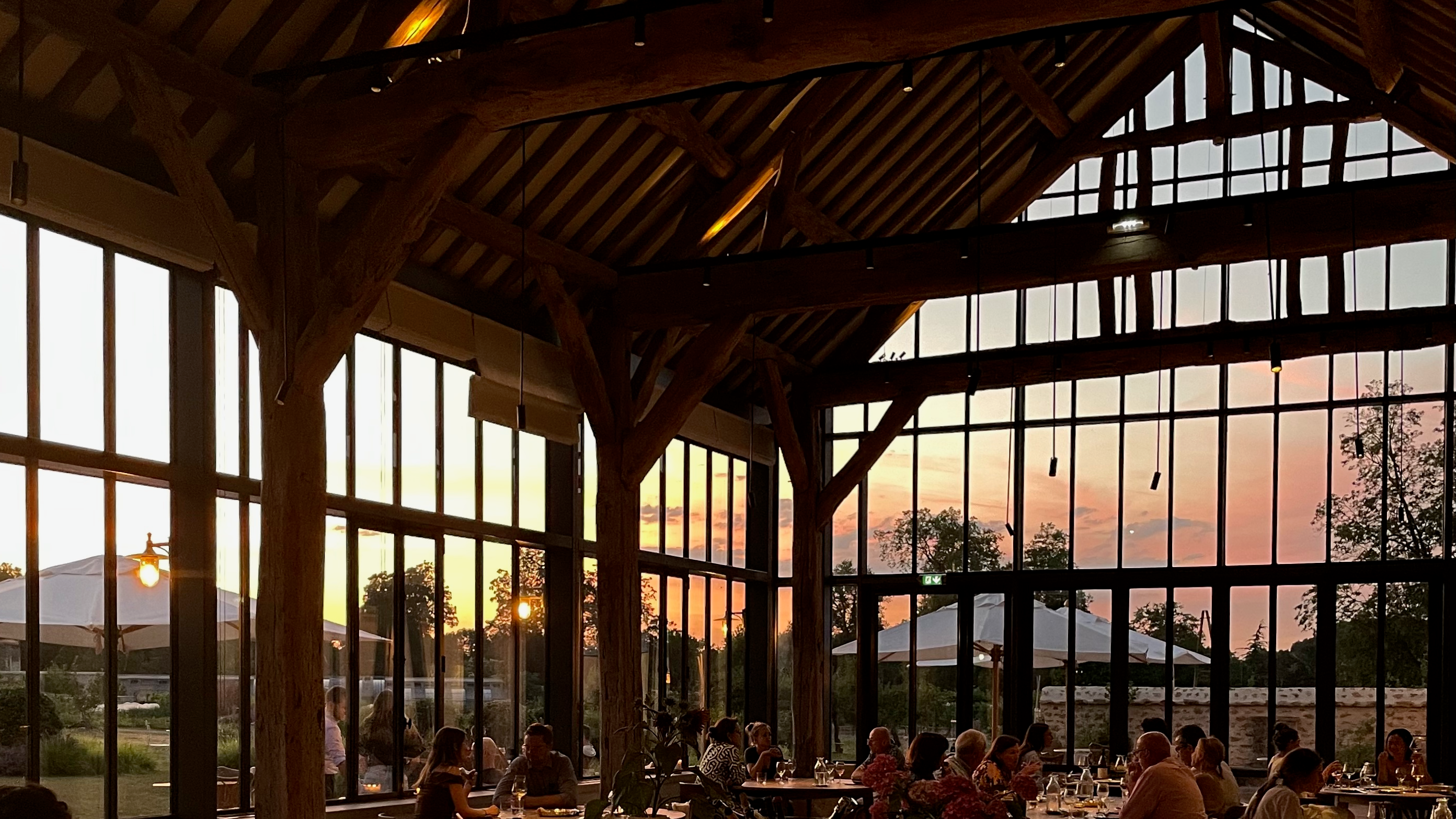 明日の朝ごはん、なに食べようかなぁ。