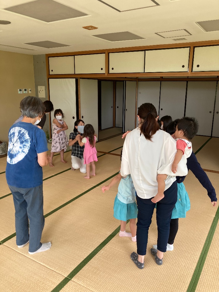 歌や詩であそぼう! 心も体もほぐれる親子遊び (1回目)