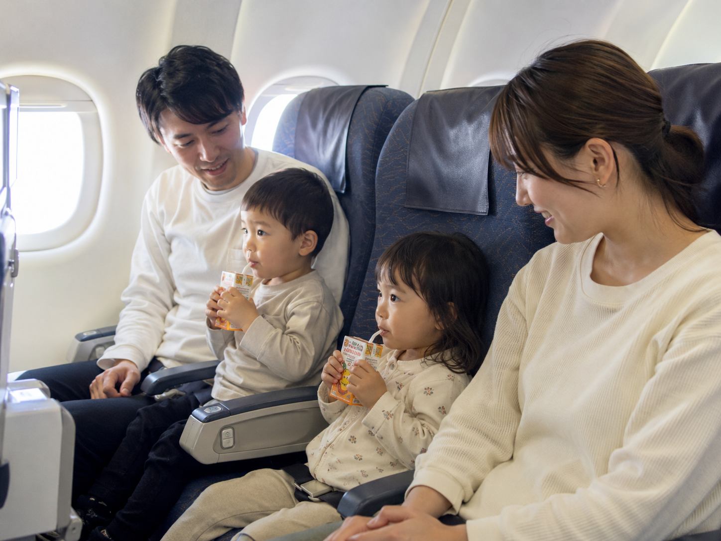 飛行機で子供の耳が痛いとき｜耳抜きのコツと親ができること【AOWダイバーママの実体験】