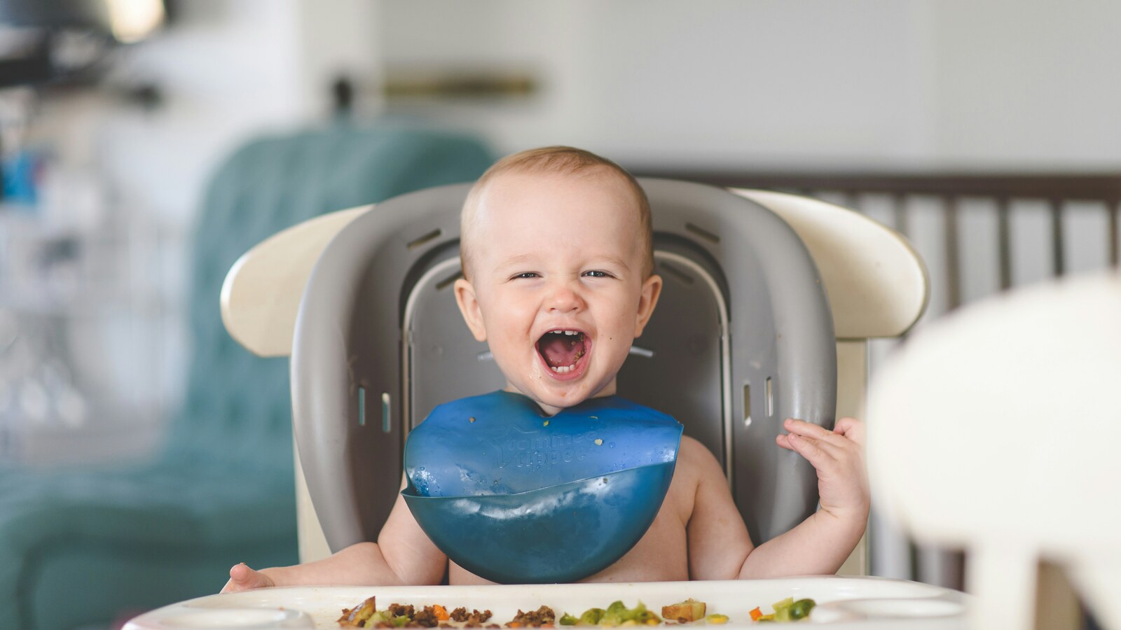 子どもの歯並びを良くするには？｜顎を育てる食べ方・噛む習慣【歯科衛生士ママ】