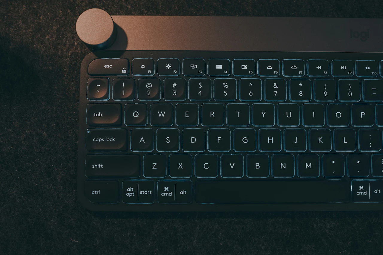 長時間作業で疲れないためのキーボード＆マウス選び｜在宅ワークを快適にするための実践ガイド
