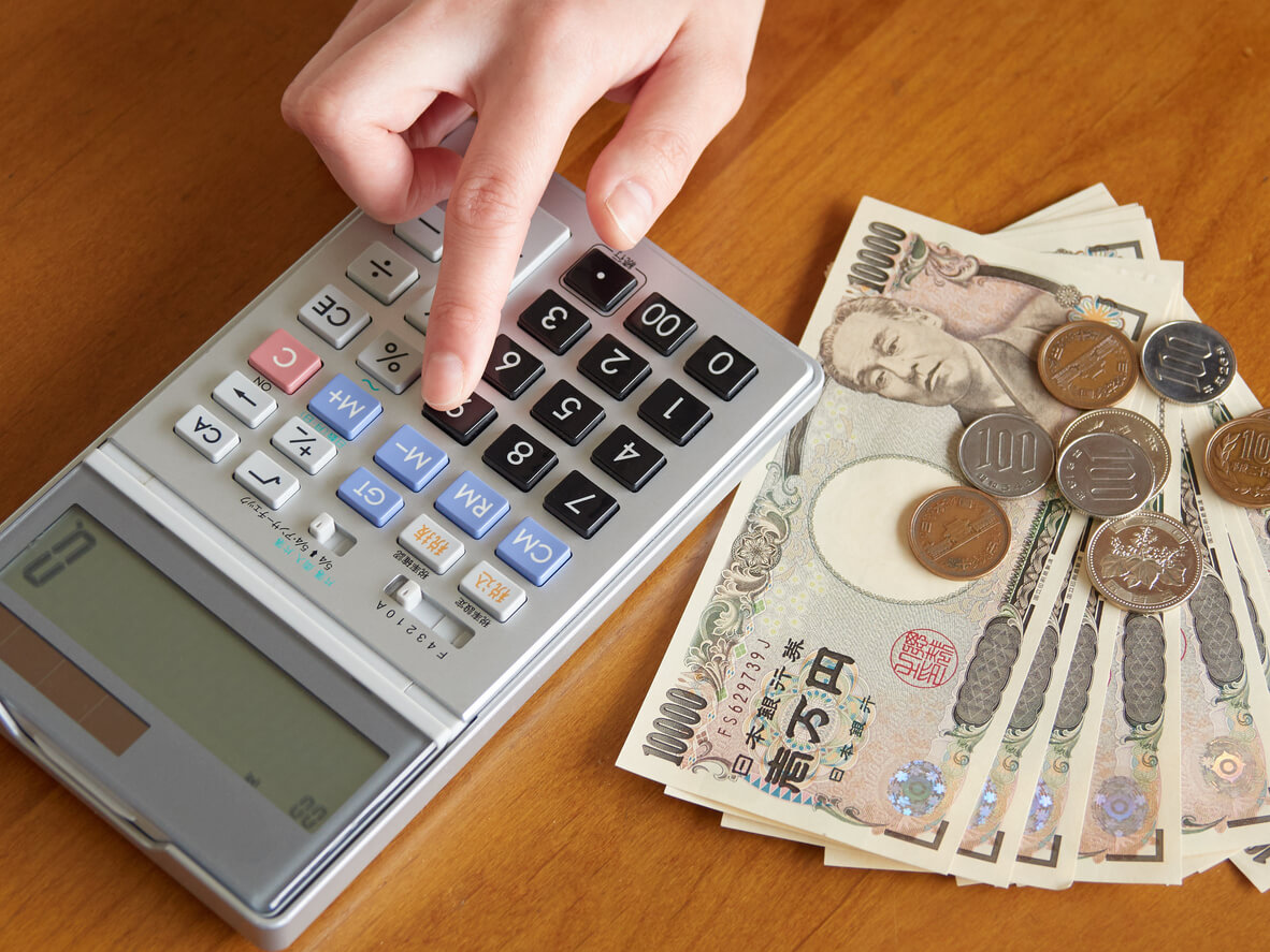 軽貨物の貨物保険はいくらかかる？安く抑えるコツも解説