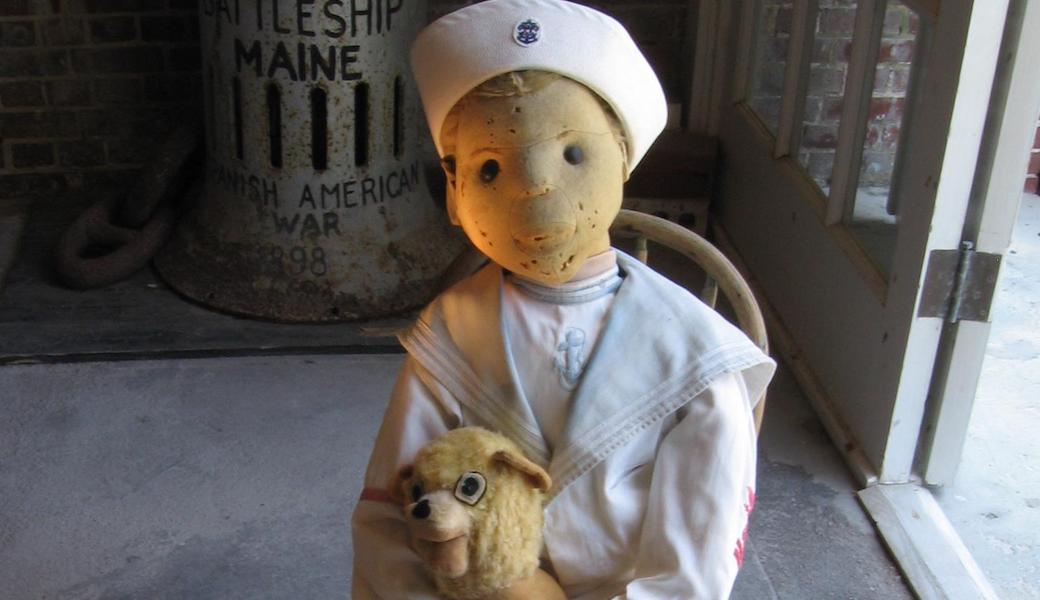 幽霊が取り憑いた人形…怪奇現象を起こしたとされるロバート人形の数奇