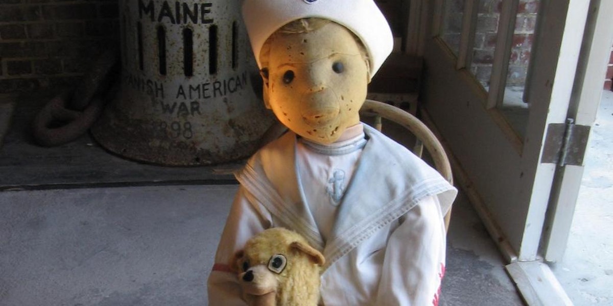 幽霊が取り憑いた人形…怪奇現象を起こしたとされるロバート人形の数奇な運命 | ニュース | Discovery Japan ディスカバリージャパン/ディスカバリーチャンネル