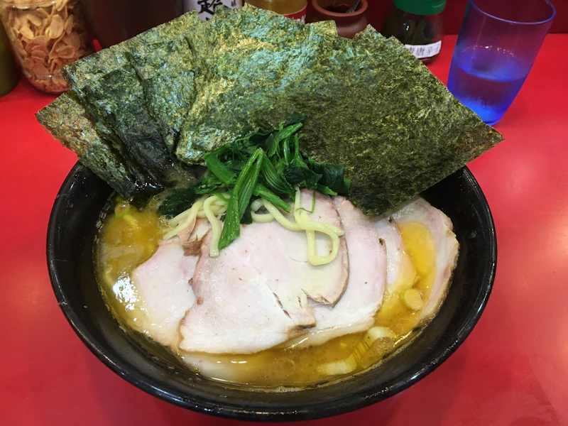 【2025年版】ここだけは絶対外せない|横浜で人気のラーメン店10選 - サムネイル
