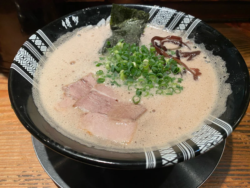 【2025年版】ここだけは絶対に訪問しておきたい!福岡にある人気ラーメン店10選 - サムネイル