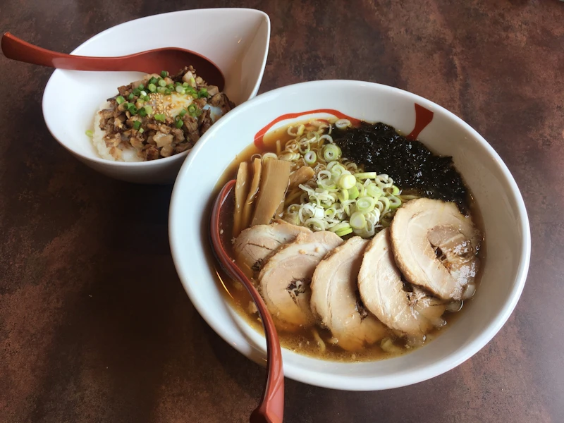 【2025年版】ここだけは絶対に押さえておきたい!盛岡で人気のラーメン店10選 - サムネイル