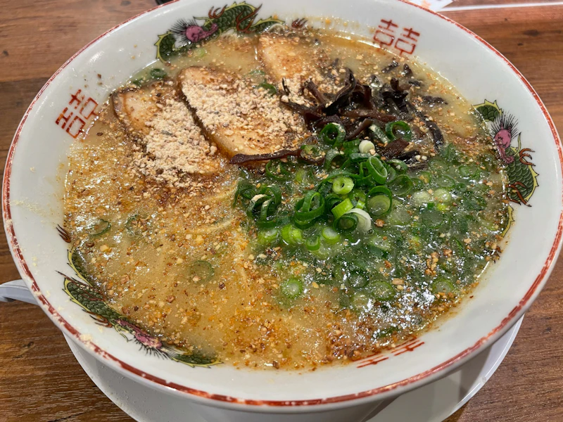 【2025年版】コクのある豚骨スープを堪能!一度は食べておきたい熊本ラーメン10選 - サムネイル
