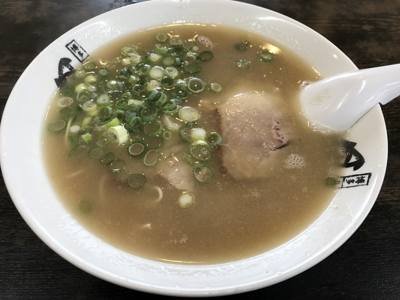 屋台だけじゃない！長浜ラーメンを味わえる人気ラーメン店10選 | 宅麺.com