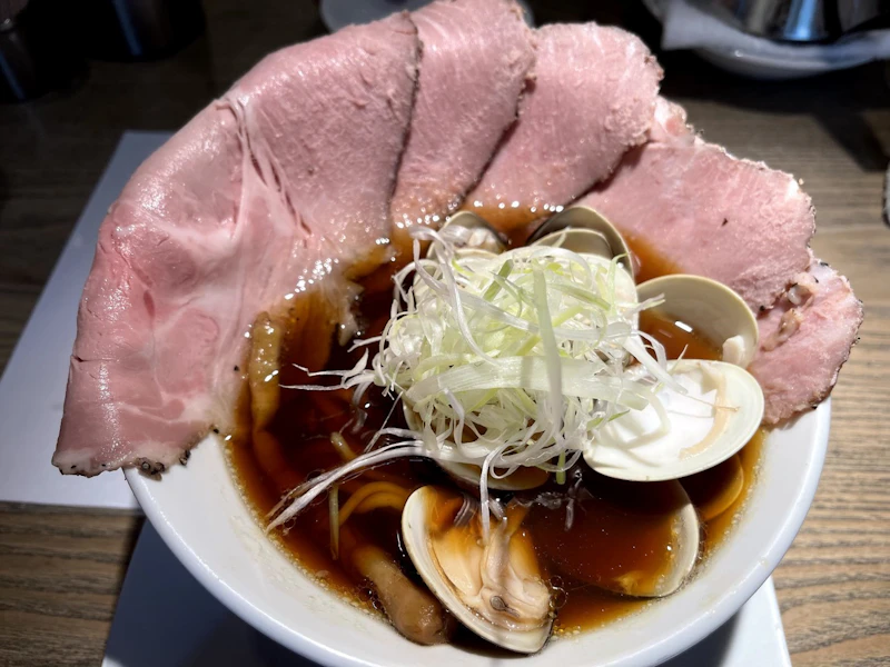 【2025年版】ここだけは絶対に外せない!大阪の人気ラーメン店10選 - サムネイル