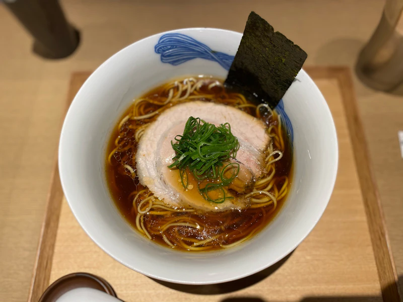 【2025年版】ここだけは押さえておきたい!東京駅周辺で人気のラーメン店10選 - サムネイル