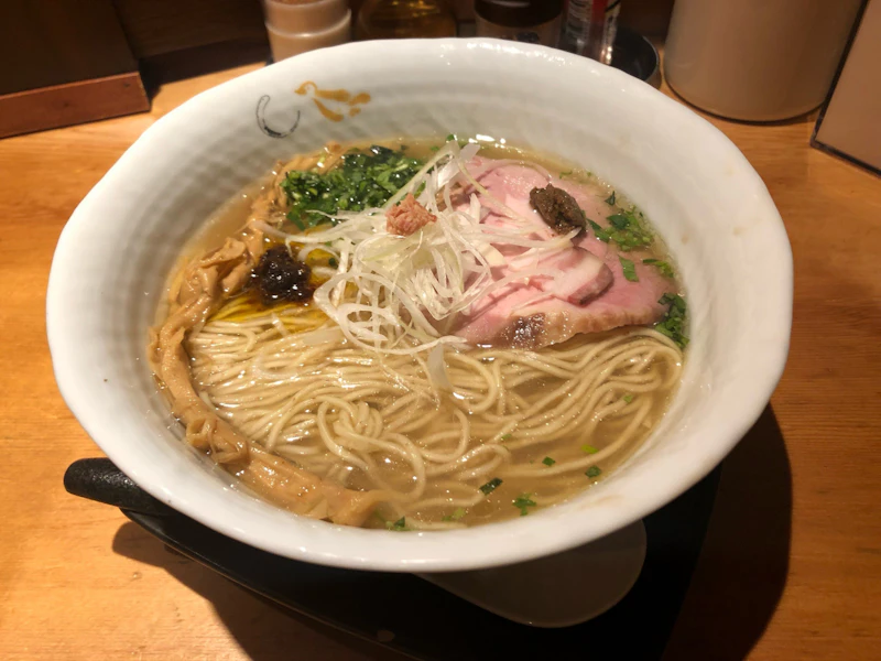 【2025年版】ここだけは押さえておきたい!新宿駅周辺の人気ラーメン店15選 - サムネイル