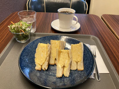 卵サンドとコーヒーのセット