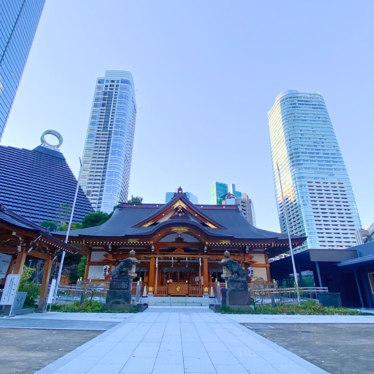 古き良き神社と麻布台の進化、西久保八幡神社の絶景を写真に収めよう!