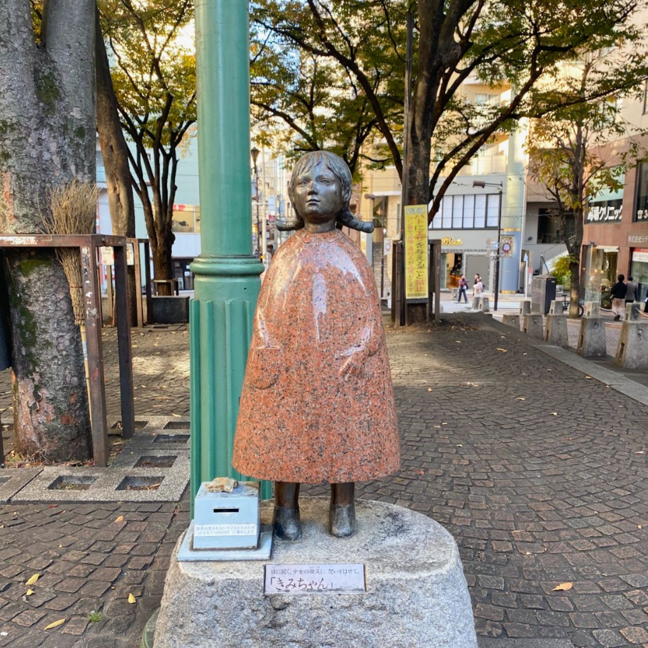 街角に佇むシンボル、麻布十番できみちゃん像を発見！