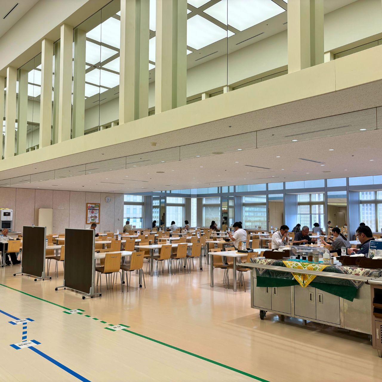 東京都庁の密かな名物グルメを食べよう！｜TripQuest