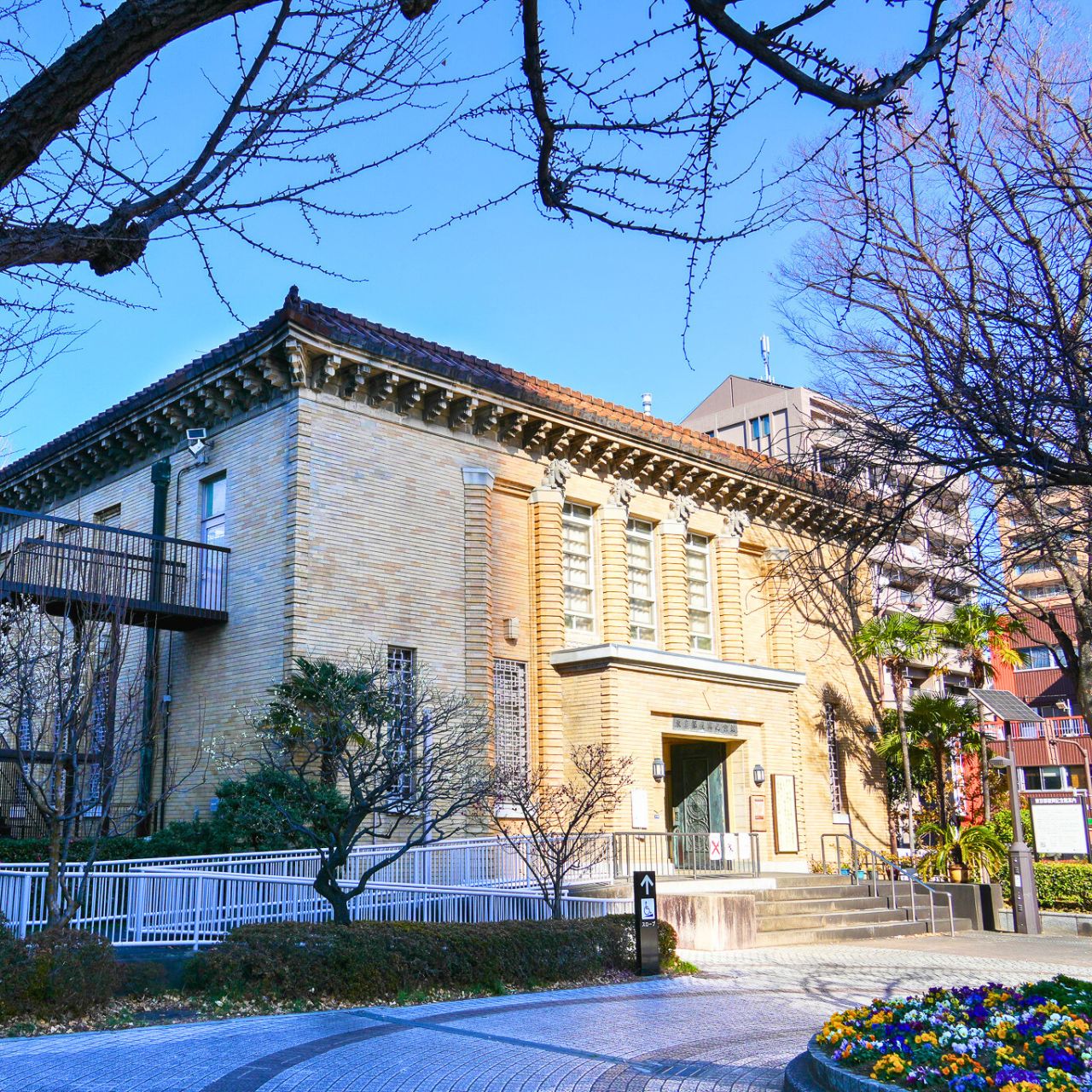 ステンドグラスが残ってるのは建物の何階?調査しよう!
